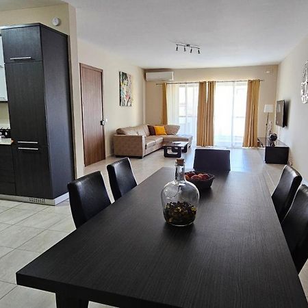 Large Apartment In Marsascala. Sleeps 6 Marsaskala Luaran gambar